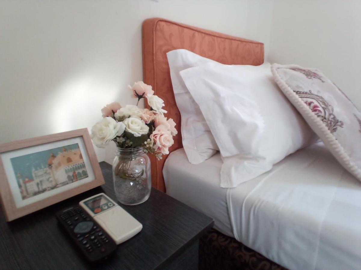 Alveare Bed & Breakfast โรม ภายนอก รูปภาพ